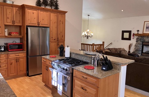 Tahoe Island Ski Chalet | Upscale Mountain home on the bike path with hot tub
