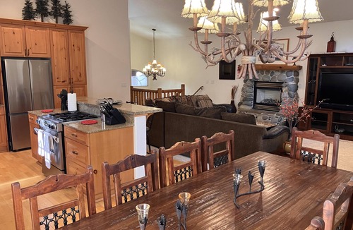 Tahoe Island Ski Chalet | Upscale Mountain home on the bike path with hot tub