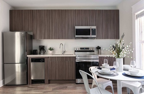 Gaslamp Quarter Bed & Breakfast | Urban Gaslamp Living w/100 Walk Score | Sleeps 5!