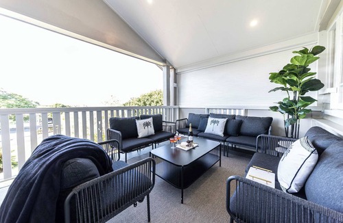 Newtown House | Urban Getaway Top Floor - 4BR/4BA, Sauna, Ipswich