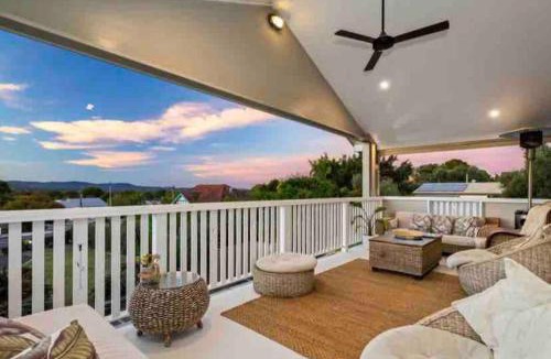 Newtown House | Urban Getaway Top Floor 4BR 4BA, AC, Sauna, Ipswich