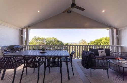 Newtown House | Urban Getaway Whole Home 6BR 5BA, Sauna, Ipswich