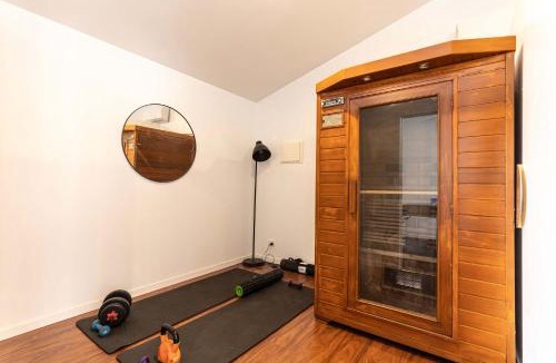 Newtown House | Urban Getaway Whole Home 6BR 5BA, Sauna, Ipswich
