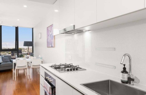 Newstead Apartment | Urban Lifestyle 2BR Apt/Convenient Location/Free Parking