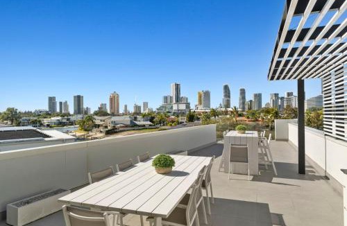 Broadbeach Waters House | Urban Oasis