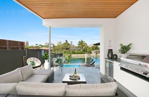 Broadbeach Waters House | Urban Oasis