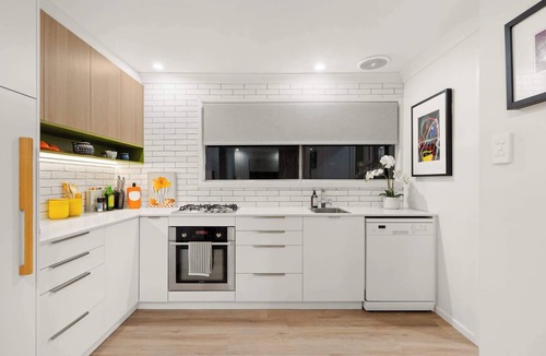 Teneriffe Apartment | Urban Sanctuary! 1Bed, 1Bath, 1Car, POOL~Teneriffe