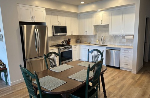 Railroad District House | Urban SLO Living+walkable+views+balcony