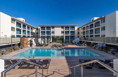 Marina del Rey Apartment | Urban Tide - A Designer Escape Overlooking the Docks