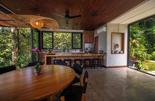 Ballena Villa | Uvita Luxury, New, 5 BDRS, close 2 beach!