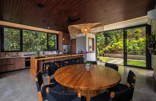 Ballena Villa | Uvita Luxury, New, 5 BDRS, close 2 beach!