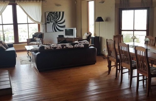 Wavecrest House | Vacation home The Gem - Holiday the GardenRoute in Jeffreys Bay - 7 persons, 4 bedrooms