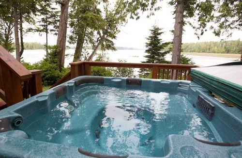 Tofino House | Vacation in Tofino! Hot Tub!