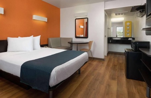Carpinteria Hotel | Vagabond Inn - Carpinteria North