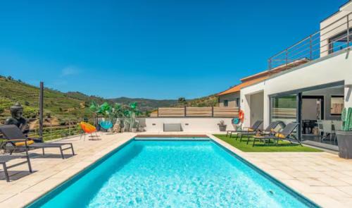 Sao Joao da Pesqueira Villa | Valadouro Amazing Villa in Douro Valley - Pool