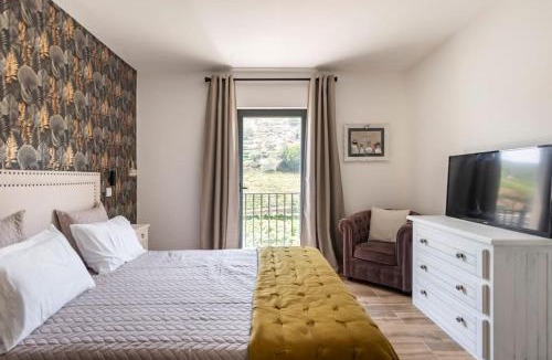 Sao Joao da Pesqueira Villa | Valadouro Cottage Douro Vallée with a Pool