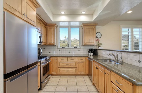 Downtown Condo | Valentina Suite 501 offers coastal mountain views, short walk to Pismo Pier