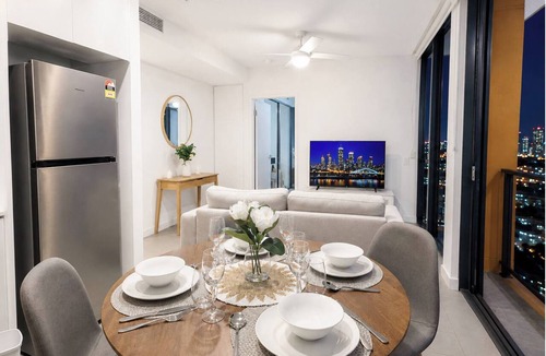 Fortitude Valley Apartment | Valley Luxe - High Level Scenic Apartment w/carpark