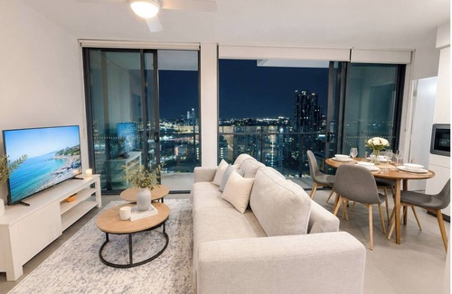 Fortitude Valley Apartment | Valley Luxe - High Level Scenic Apartment w/carpark