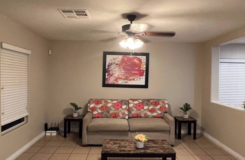 Sunrise Manor House | VEGAS DREAM HOME :6 BEDROOM ,7 BED+ 2 SOFA BEDS FOR ULTIMATE COMFORT