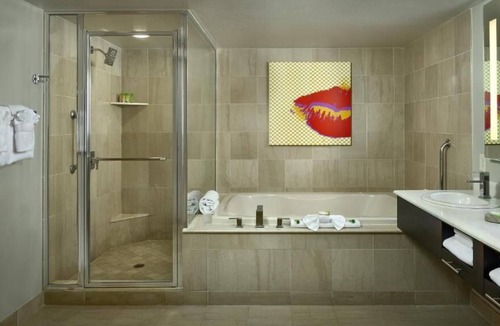 Gateway District House | Vegas Dreams! 2 Relaxing Suites, Rooftop Pool, Short Drive to The Neon Museum!