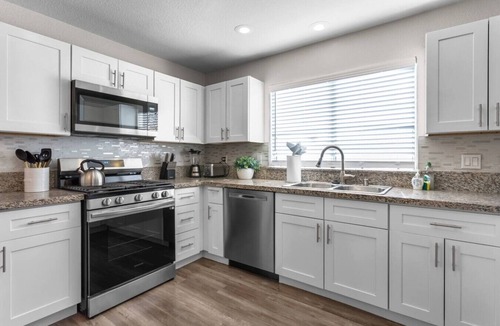 North Las Vegas House | Vegas Getaway Haven 6 BD w/Movie Room & Pickleball