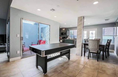 Las Vegas House | Vegas Living Gorgeous Home with Pool Near The Strip