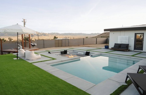 Yucca Valley House | Ventana Cove Pickleball and Saltwater Pool