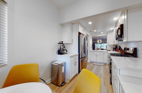 Palm Springs Apartment | Vibrant dog-friendly condo with hot tub, tennis court, pool, W/D, grill & patio