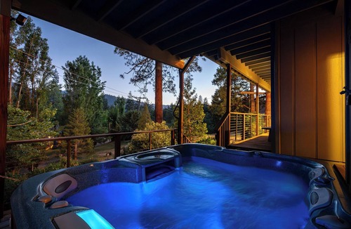 Camp Nelson Cabin | View Cabin - Mountain Retreat w/Hot Tub + Sauna