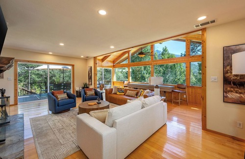 Camp Nelson Cabin | View Cabin - Mountain Retreat w/Hot Tub + Sauna