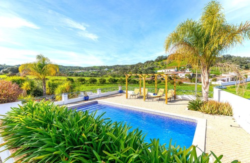 Fonte do Bispo Villa | VILLA SERENA, Morenos