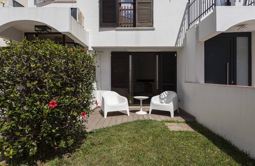 Vilamoura Ski Chalet | Vilamoura House Garden by Hopstays | Marina view