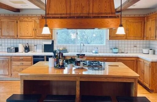Mariposa House | Villa Alta Vista at Yosemite- Mtn Views, Game Room, Pool Table, Deck, Sleeps 10+