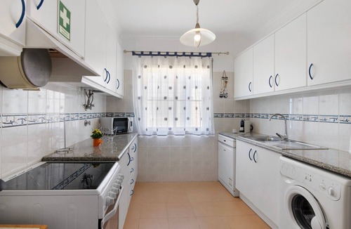 Tavira Villa | Villa 'Alto do Perogil Pool' with Mountain View, Wi-Fi, and Air Conditioning