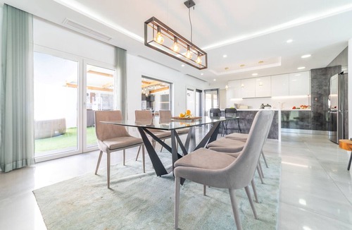 Charneca de Caparica e Sobreda Villa | Villa Alva - Contemporary holiday villa on Lisbon Coast, private pool and free air conditioning