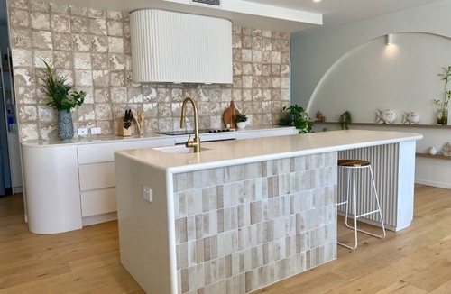 Runaway Bay House | Villa Amalfi - 3 Bedroom, 4 bathroom and 2 living areas