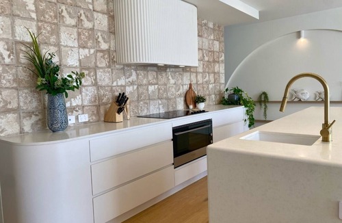 Runaway Bay House | Villa Amalfi - 3 Bedroom, 4 bathroom and 2 living areas