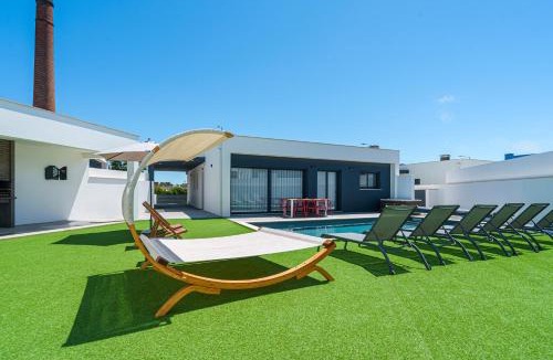 Atalaia Villa | Villa Bianca with jacuzzi and private swimming pool