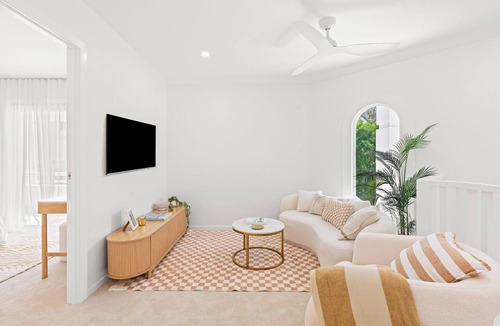 Bundall Villa | Villa Blanca, your private oasis, awaits.
