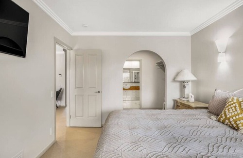 Runaway Bay House | Villa by the Canal - Runaway Bay