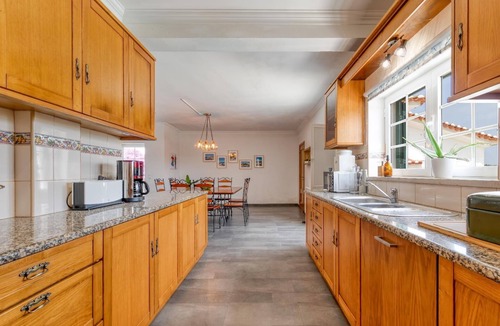 Ribamar House | Villa Casa Branca I Spacious Retreat for 12p