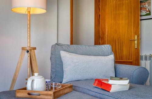 Ribamar House | Villa Casa Branca I Spacious Retreat for 12p