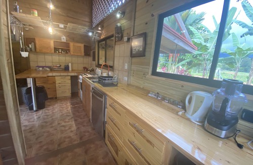 Uvita Villa | Villa Casa Mediterranea with Pool, big Garden, Mountain View near beach/forest
