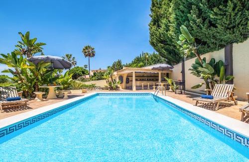 Montechoro Villa | Villa Crisandra - com piscina aquecível, em Albufeira
