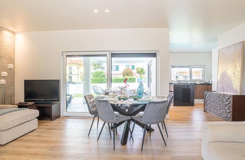 Charneca de Caparica e Sobreda Villa | Villa Cuca - Modern villa with private pool close to the beach