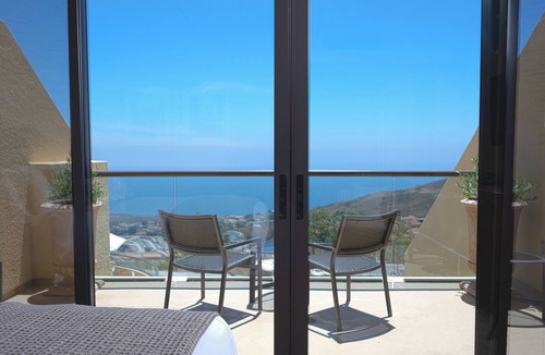 Malibu Hotel | Villa Graziadio at Pepperdine University