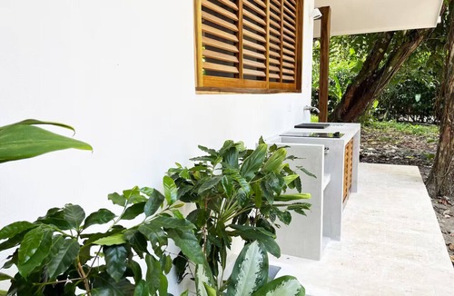 Chiguata Ski Chalet | Villa Guaitil – Cozy Jungle Bungalow in Playa Chiquita
