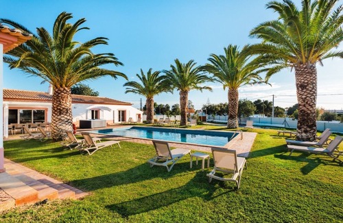 Albufeira Villa | Villa 'Las Rosas' with Private Pool, Wi-Fi and Air Conditioning