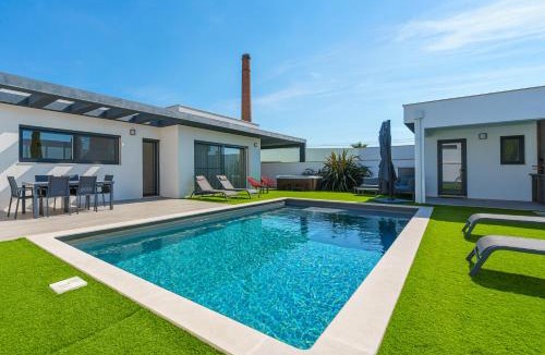 Atalaia Villa | Villa Mauricio with jacuzzi and private swimming pool